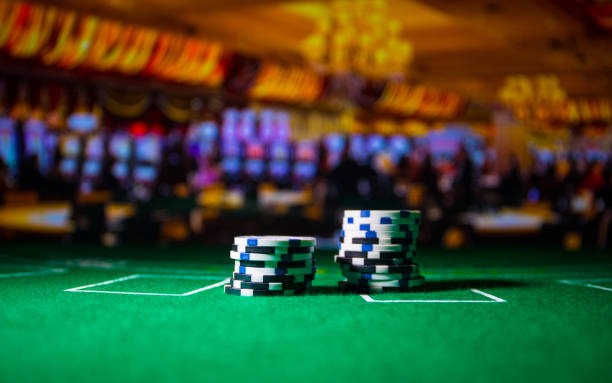Live Baccarat table on qq998 login showing dealer, cards, and betting interface